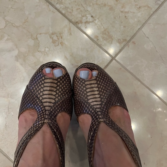 Authentic Fendi Heels (brown alligator skin) - Picture 7 of 7